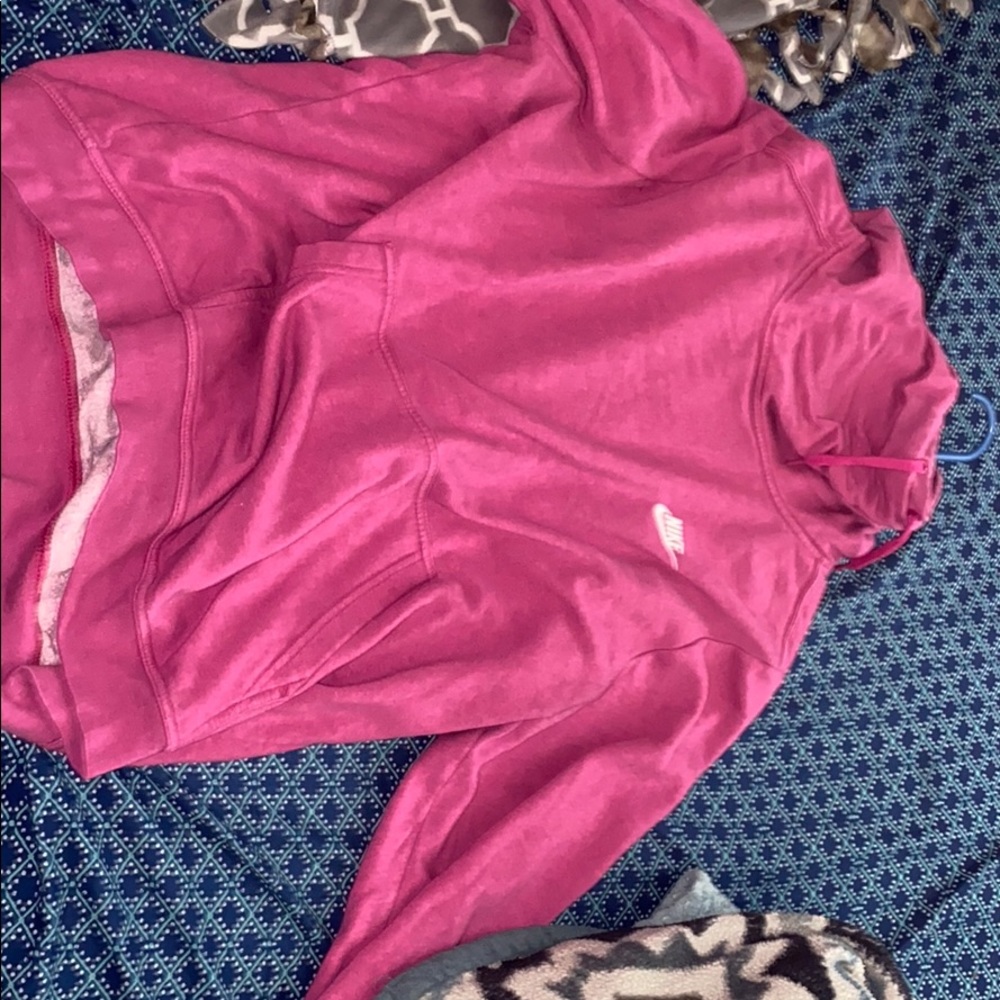 Pink nike swetahsirt